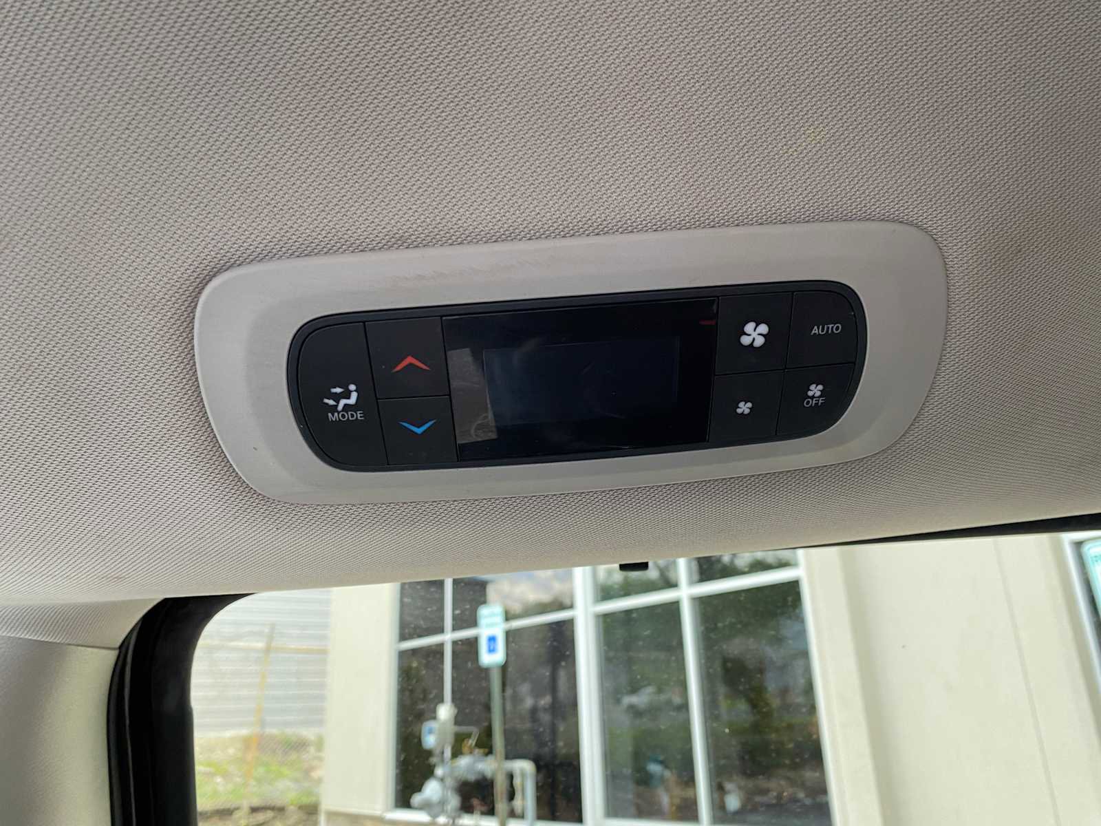 Used 2017 Chrysler Pacifica Touring-L FWD image 32