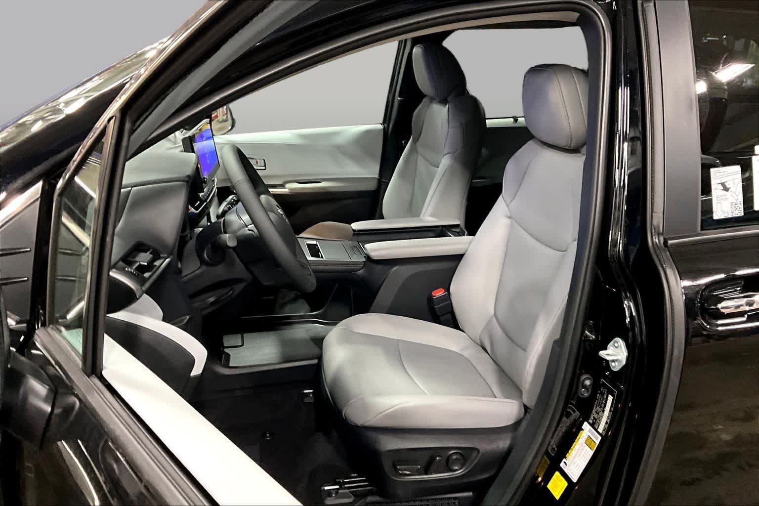 New 2026 Toyota Sienna XLE AWD/4WD image 9