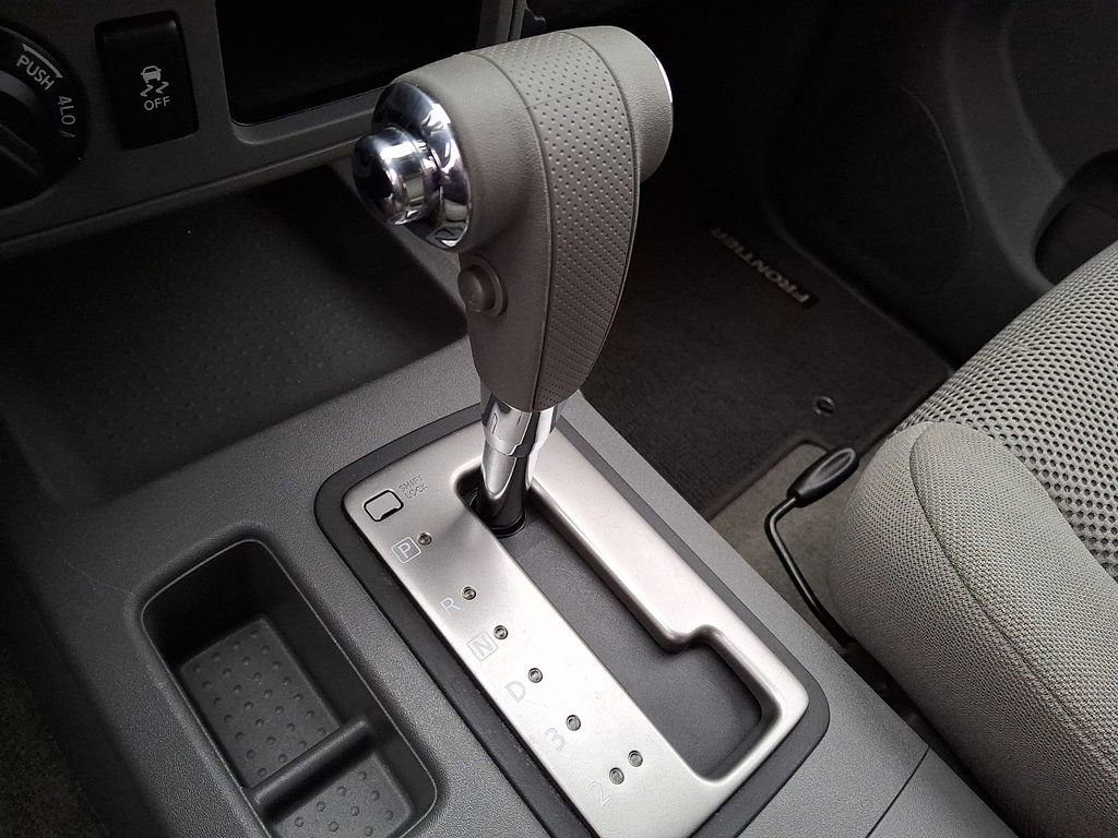 Used 2018 Nissan Frontier SV image 9