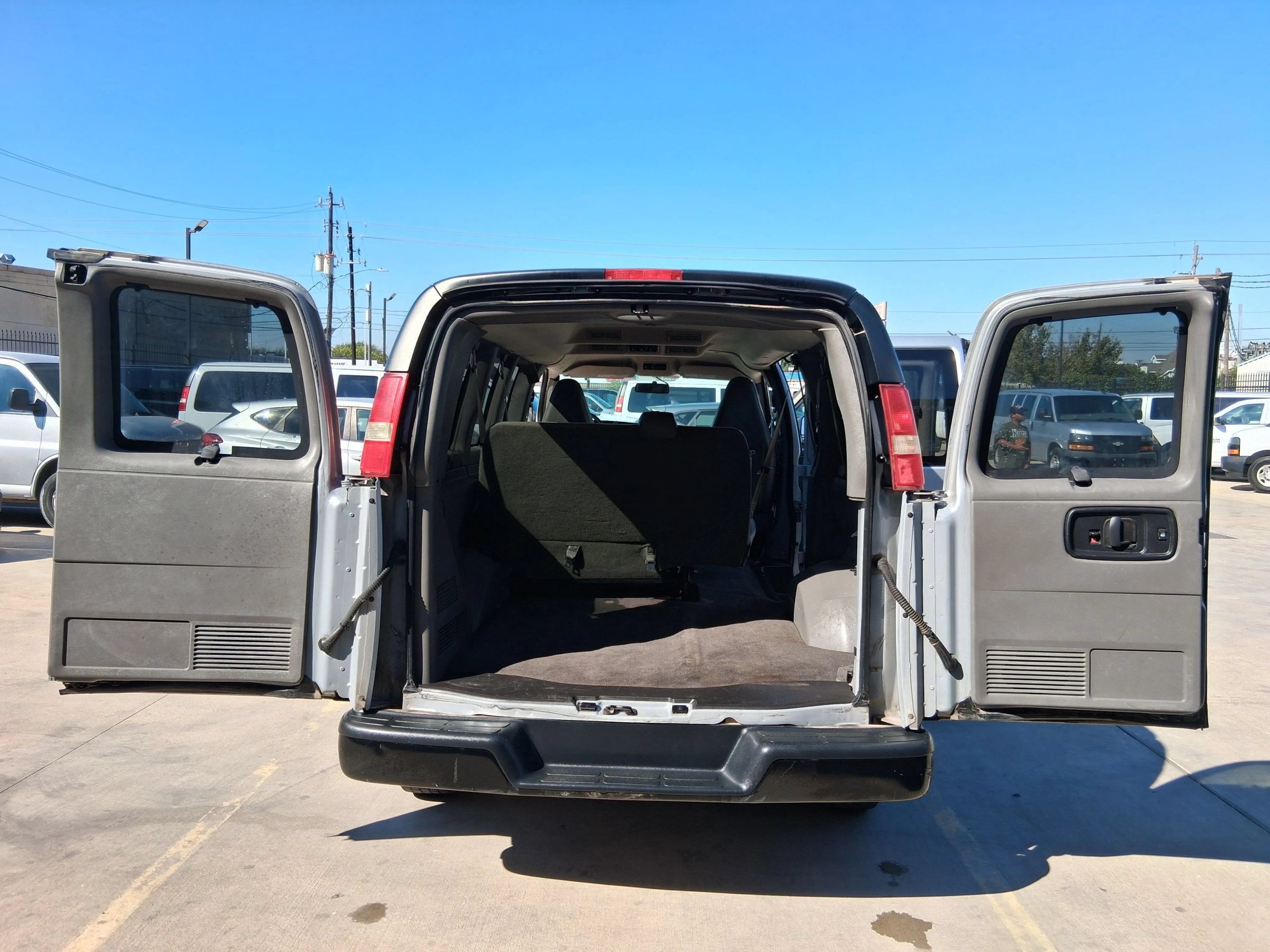 Used 2017 Chevrolet Express 2500 LS RWD image 24