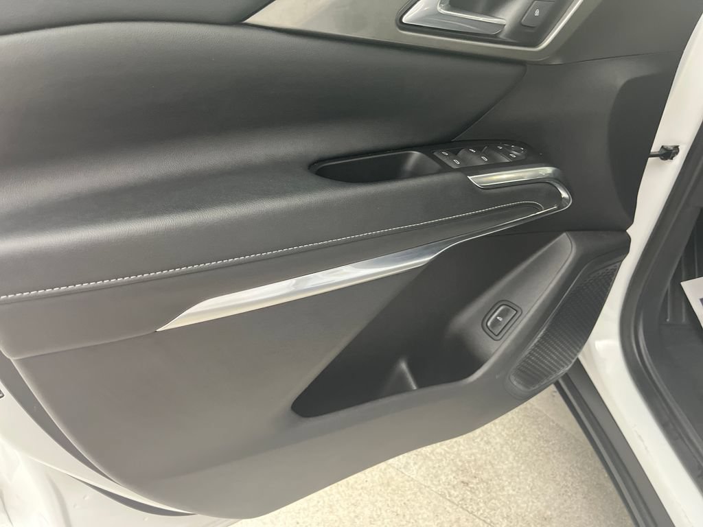 Used 2025 Chevrolet Traverse LT FWD image 12