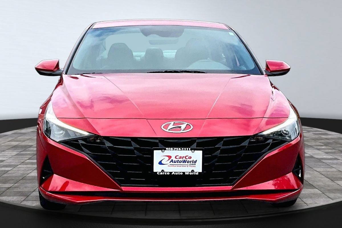 Used 2023 Hyundai Elantra SEL w/ Convenience Package FWD image 2