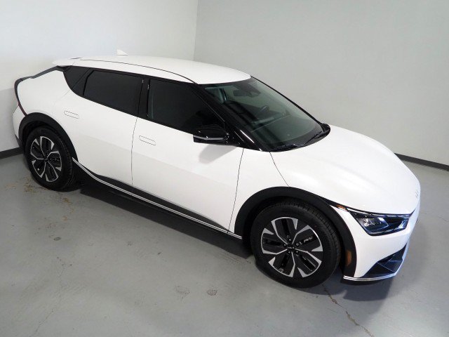 Used 2024 Kia EV6 Light Long Range RWD image 11