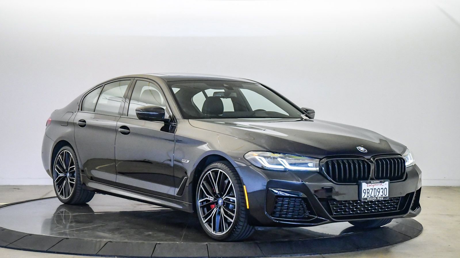 Certified 2023 BMW 530e w/ M Sport Package RWD image 5