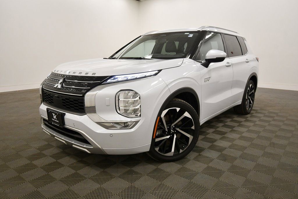 Used 2024 Mitsubishi Outlander SEL image 2