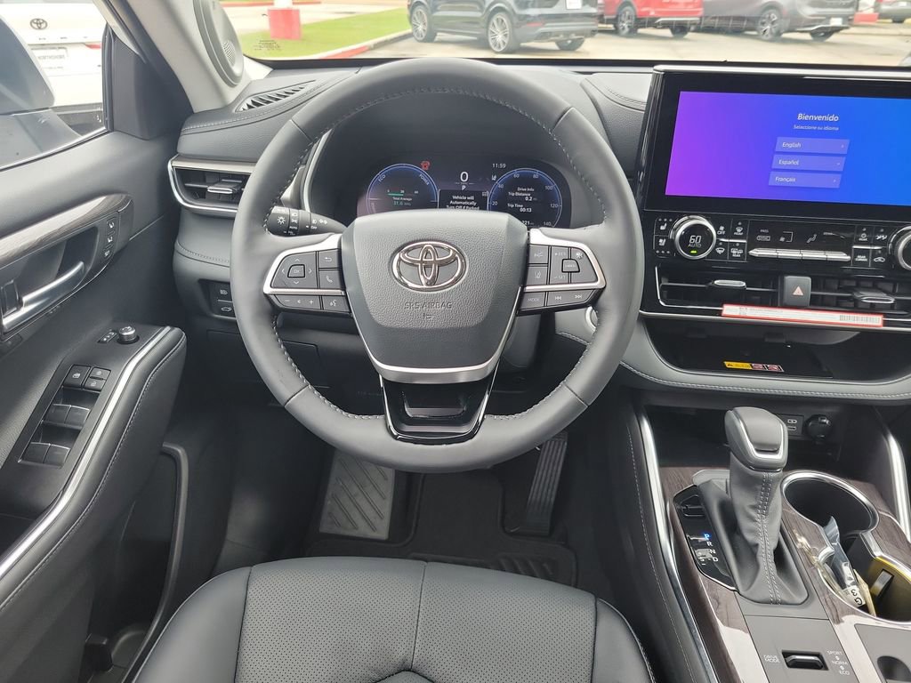 Certified 2026 Toyota Highlander Limited AWD/4WD image 22