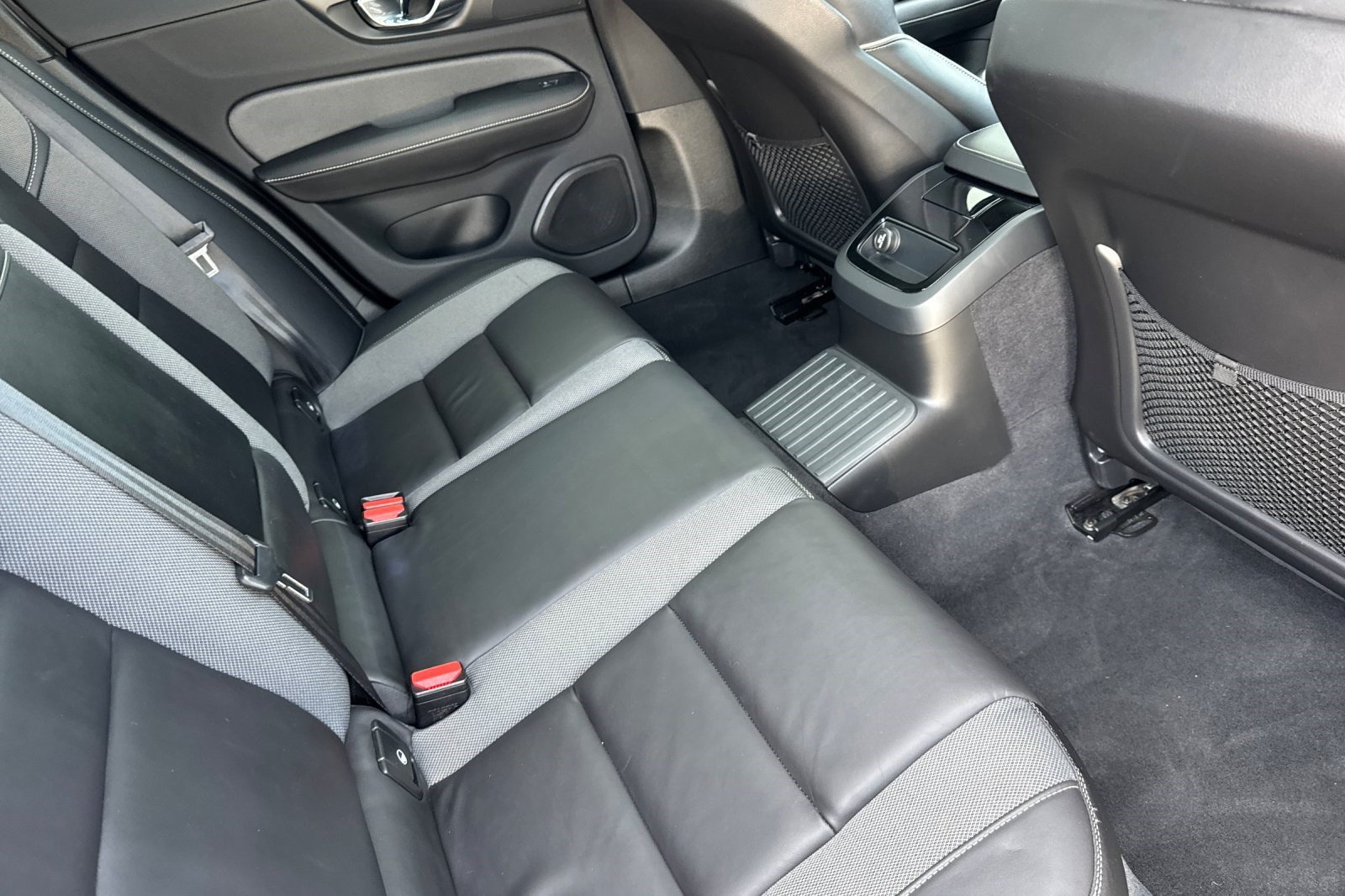 Used 2019 Volvo S60 T8 R-Design AWD/4WD image 34