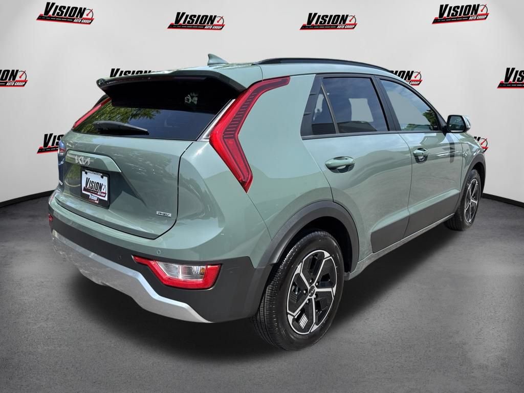 Used 2025 Kia Niro EX w/ EX Cold Weather Package FWD image 5