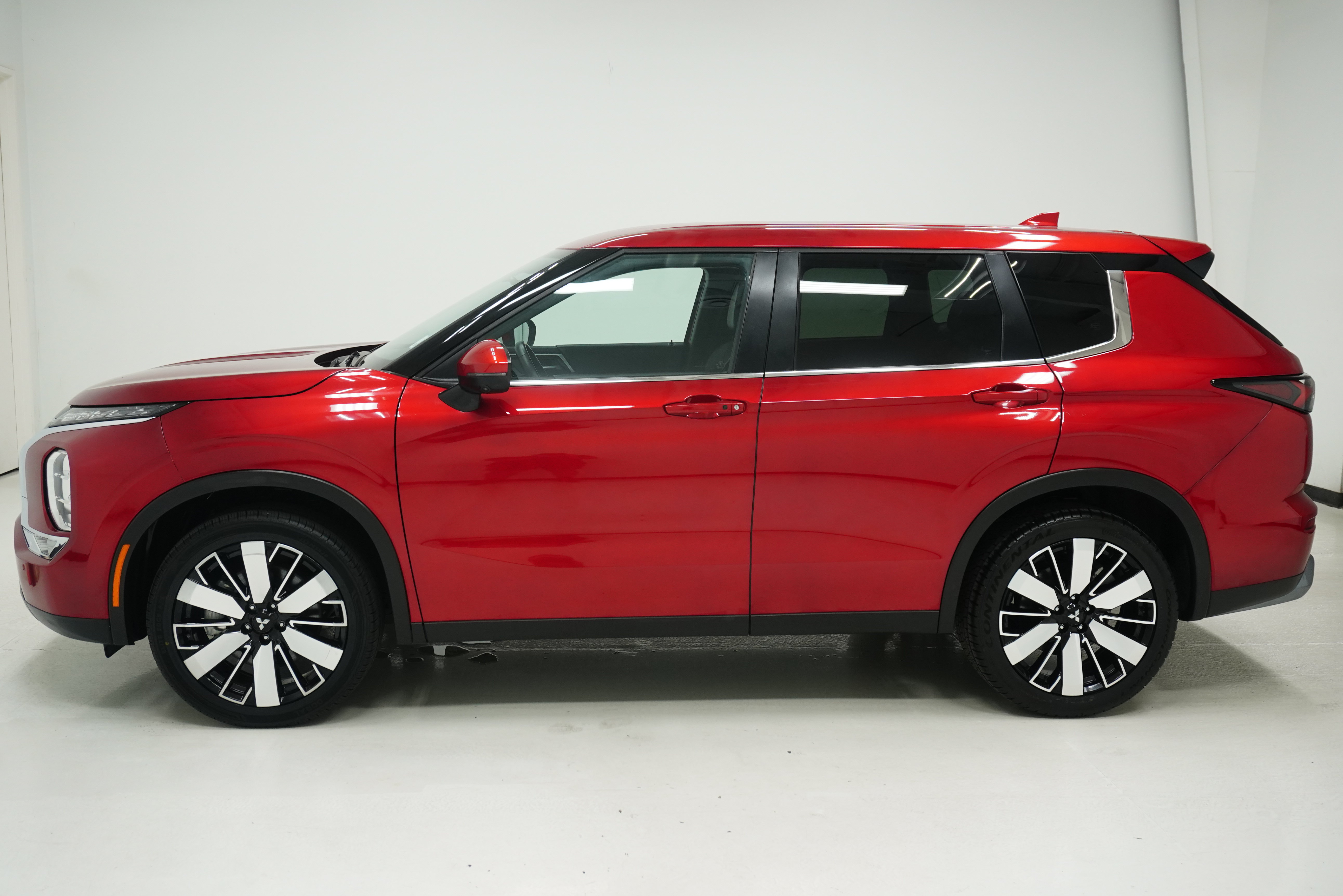 Used 2025 Mitsubishi Outlander SE FWD image 7