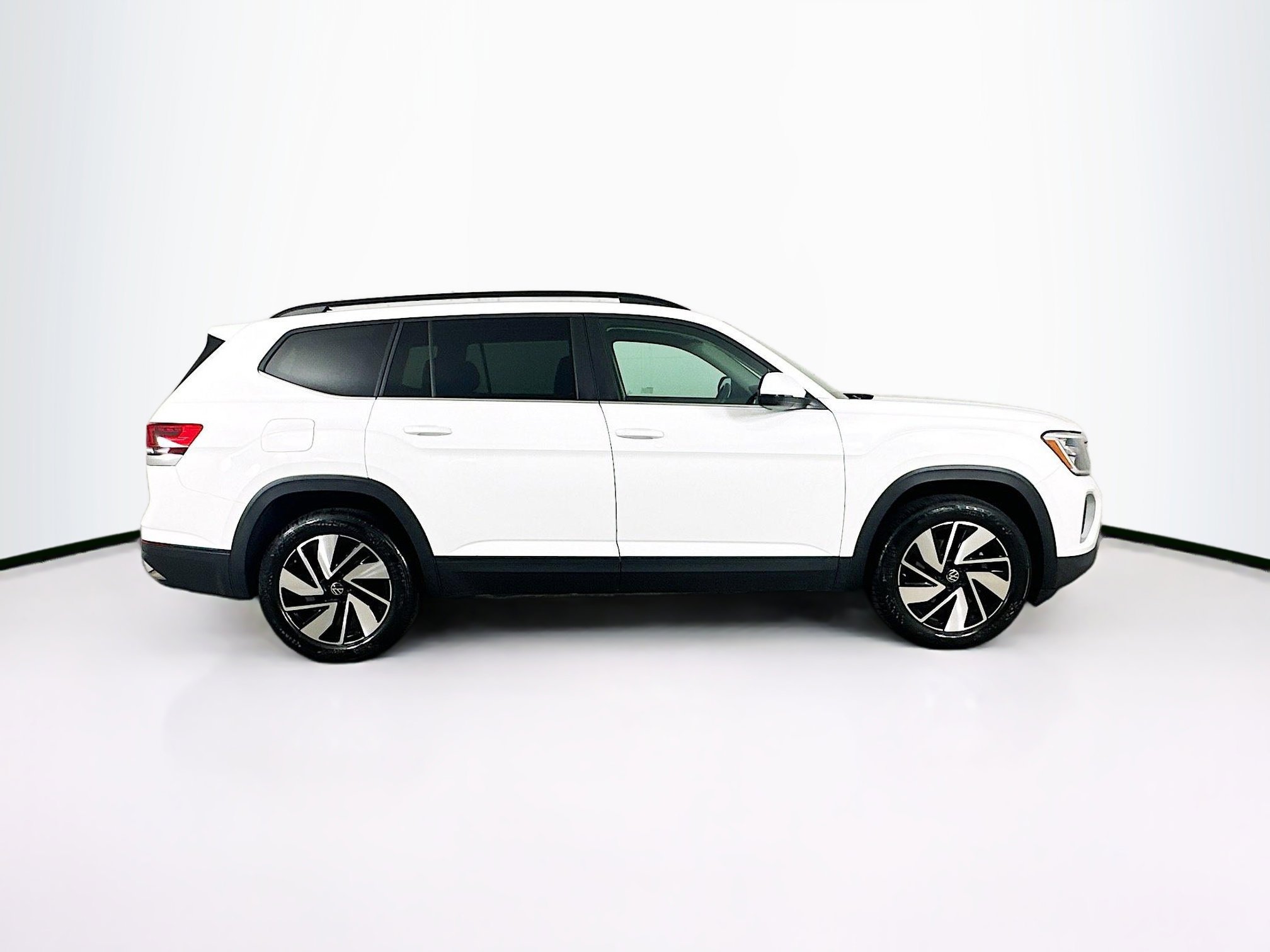 Used 2025 Volkswagen Atlas SE FWD image 10