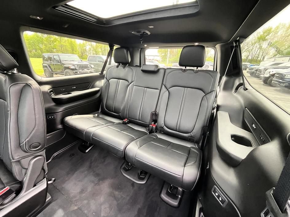 New 2026 Jeep Grand Wagoneer L Limited AWD/4WD image 38