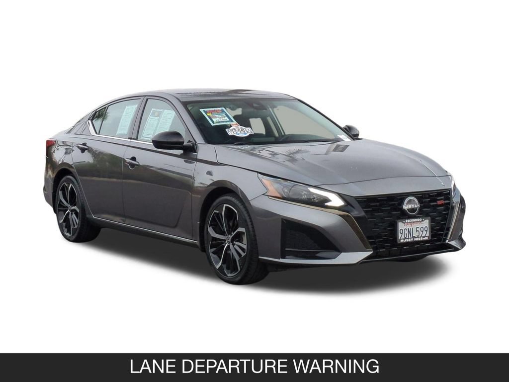 Used 2023 Nissan Altima 2.5 SR FWD image 2
