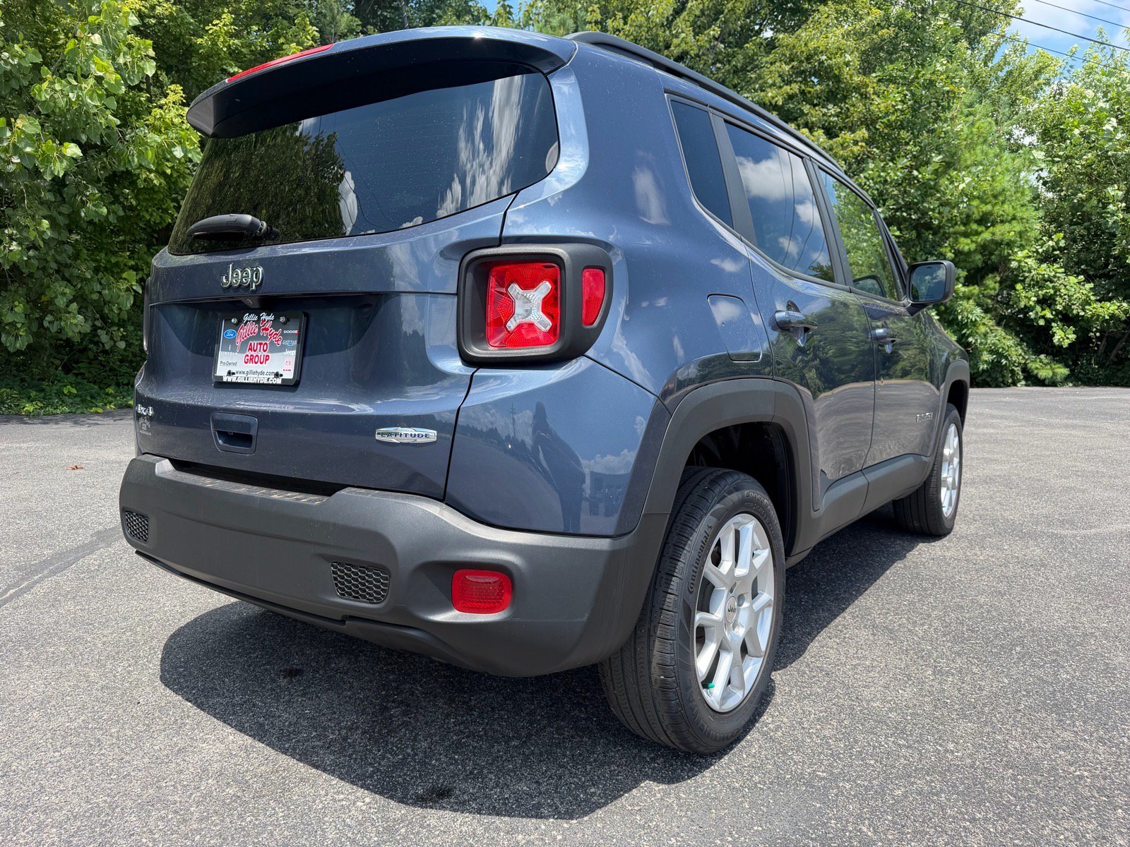 Used 2022 Jeep Renegade Latitude AWD/4WD image 18