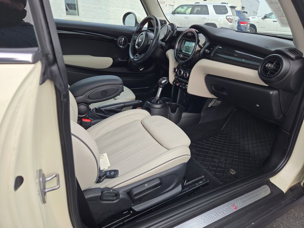 Used 2019 MINI Cooper S w/ Signature Upholstery Package image 11