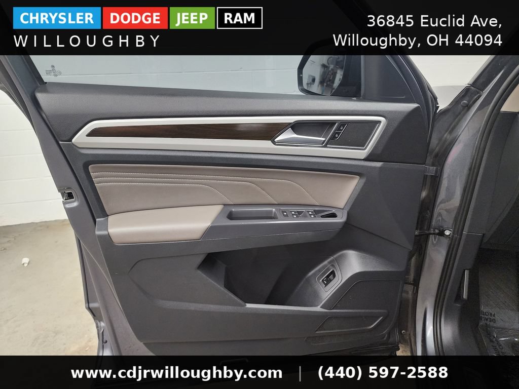 Used 2021 Volkswagen Atlas SE w/ Panoramic Sunroof Package AWD/4WD image 11