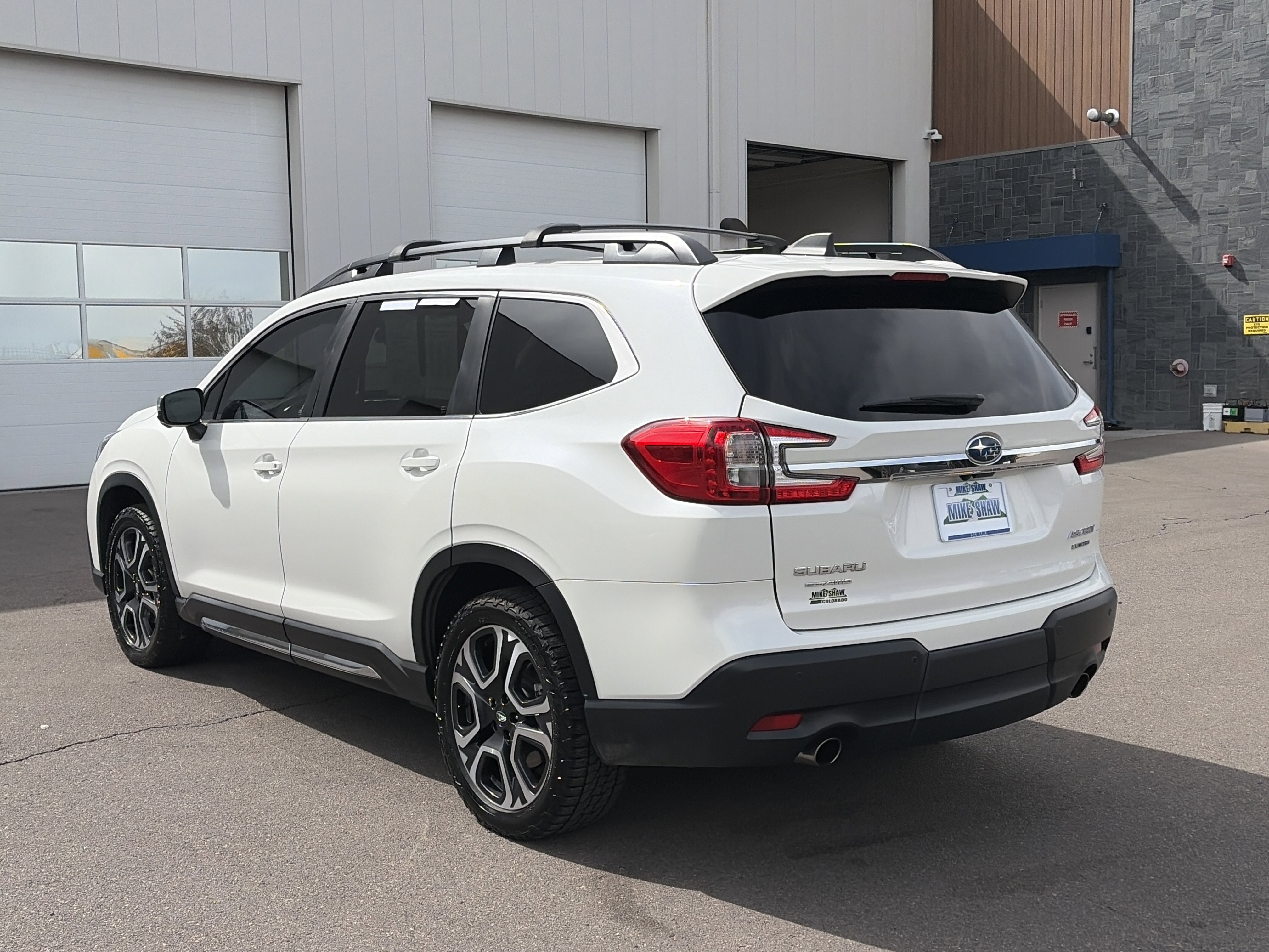 Used 2023 Subaru Ascent Limited w/ Technology Package AWD/4WD image 7