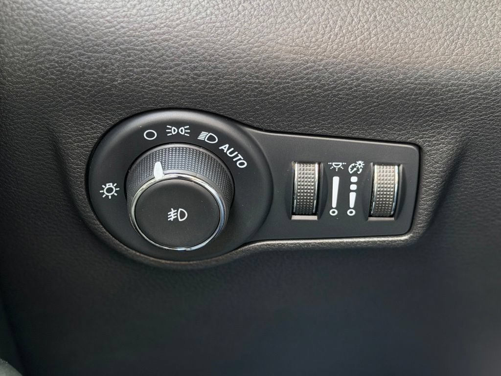 Used 2024 Jeep Compass Limited w/ Sun and Sound Group AWD/4WD image 24
