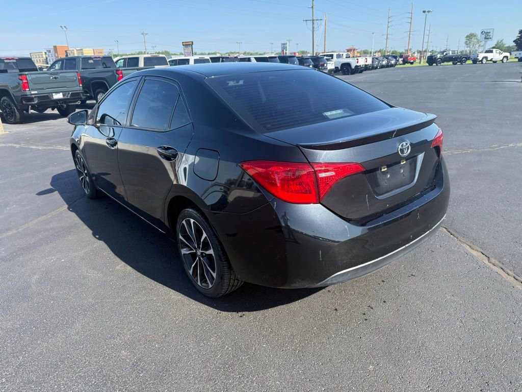 Used 2018 Toyota Corolla SE FWD image 3