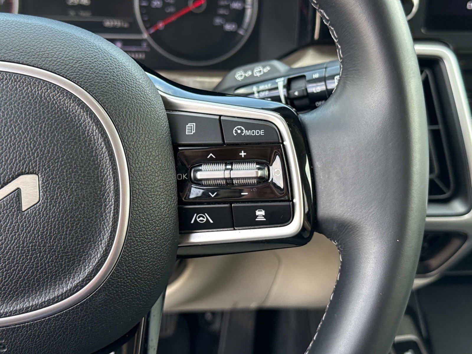 Used 2022 Kia Sorento EX w/ Panoramic Sunroof Package image 31