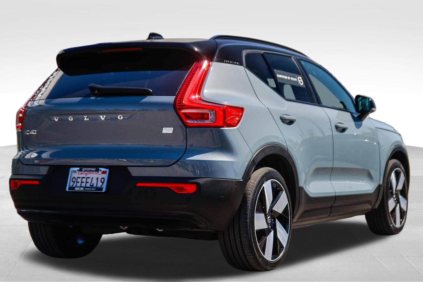 Used 2023 Volvo XC40 Recharge Ultimate AWD/4WD image 8