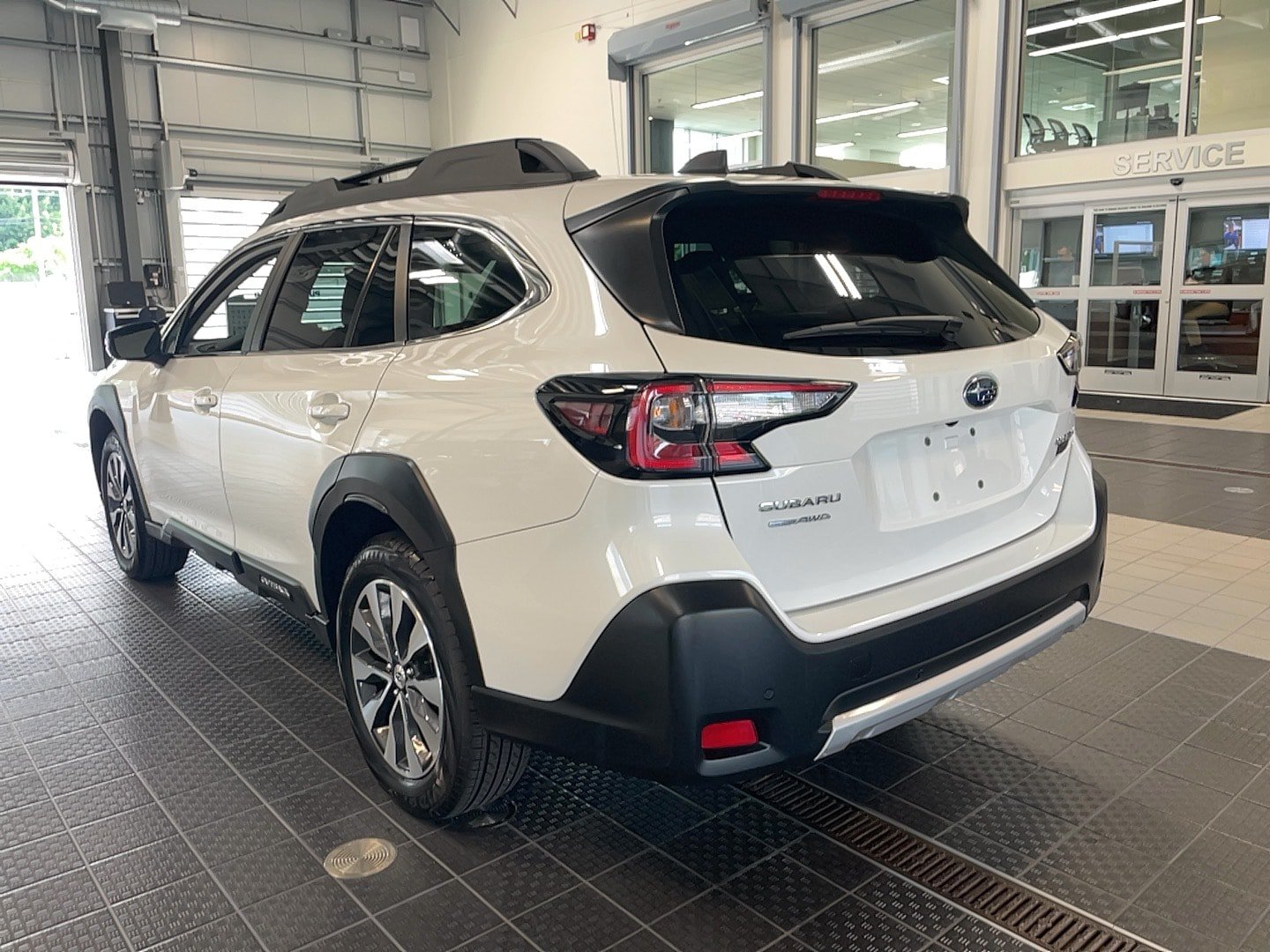Used 2025 Subaru Outback Limited AWD/4WD image 19