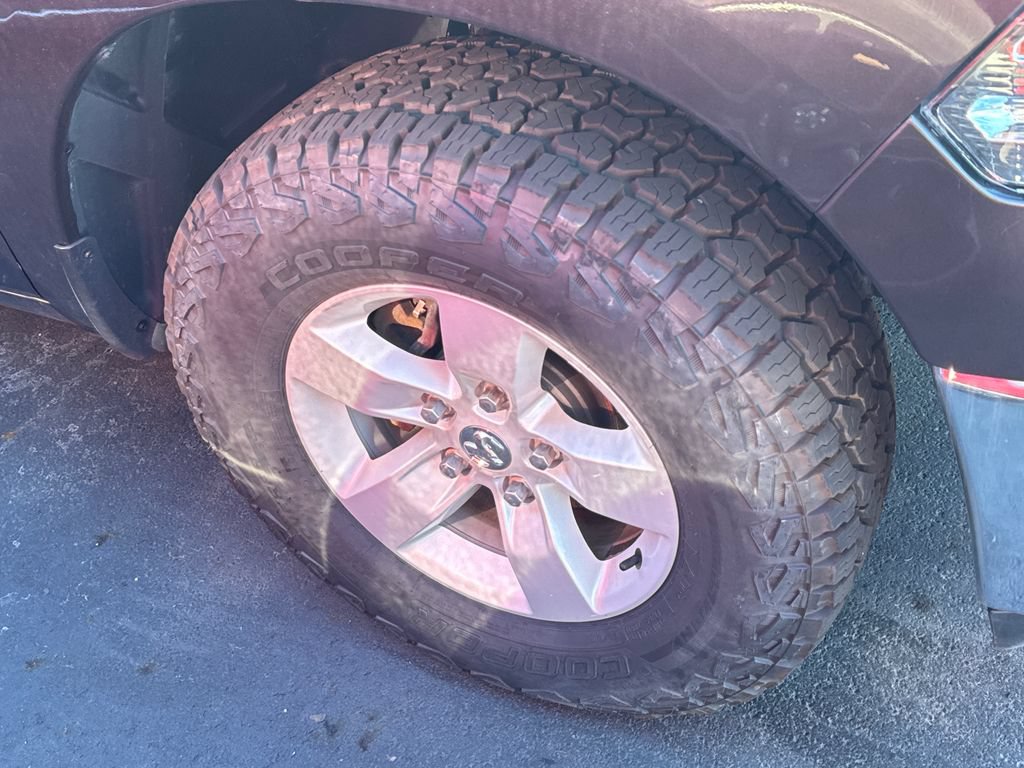 Used 2023 RAM 1500 Classic SLT w/ Protection Group AWD/4WD image 9