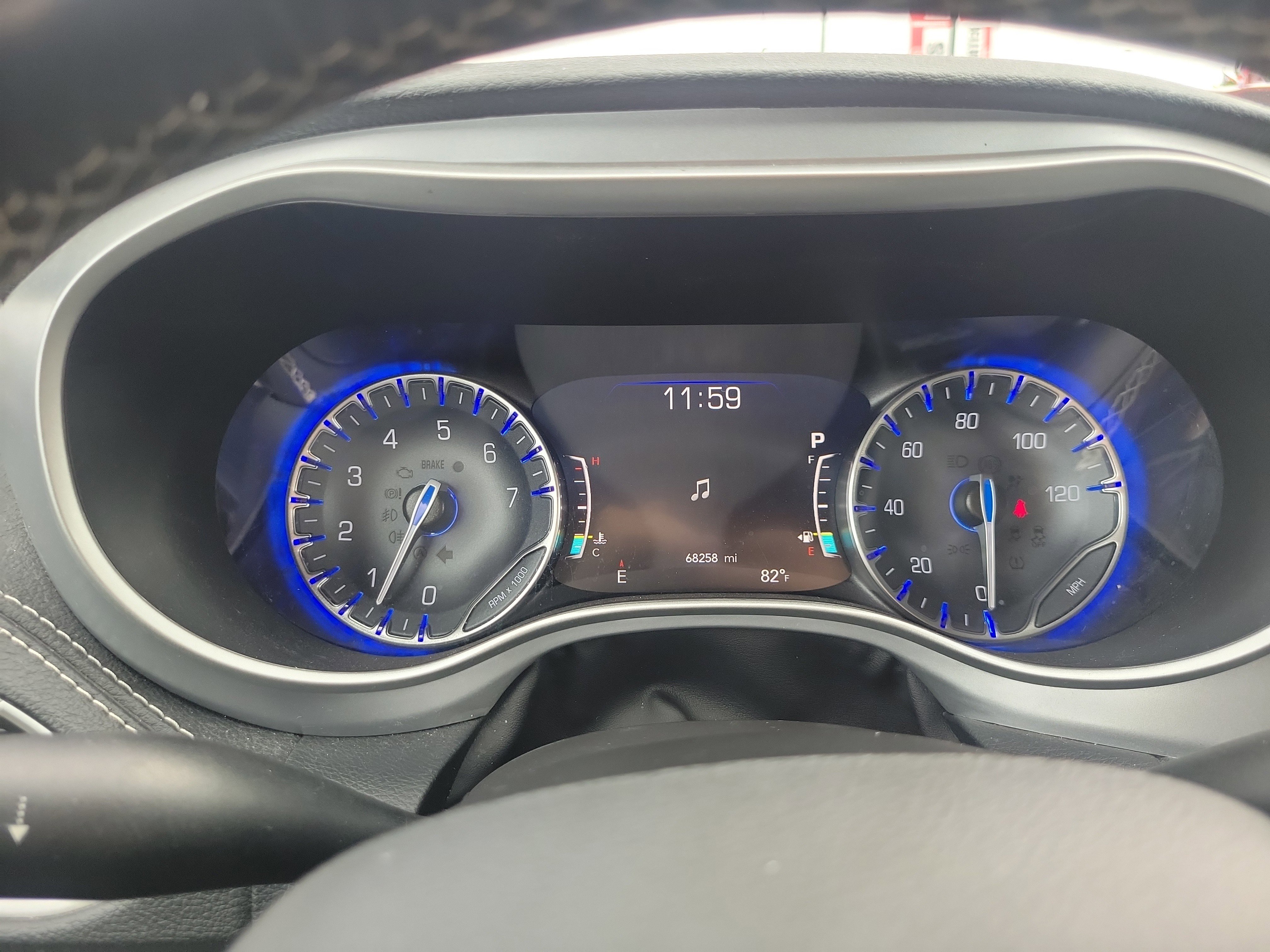 Used 2021 Chrysler Pacifica Touring-L w/ Uconnect Theater Family Group image 25