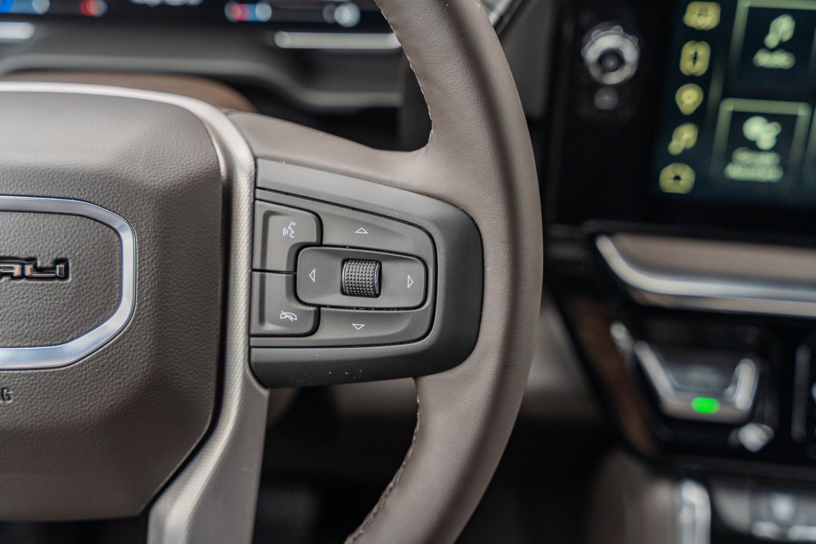 Used 2025 GMC Sierra 3500 Denali w/ Denali Reserve Package image 46