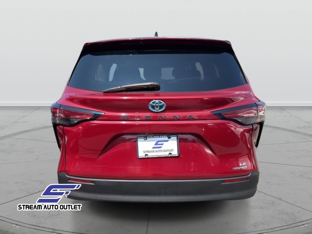 Used 2022 Toyota Sienna LE image 7