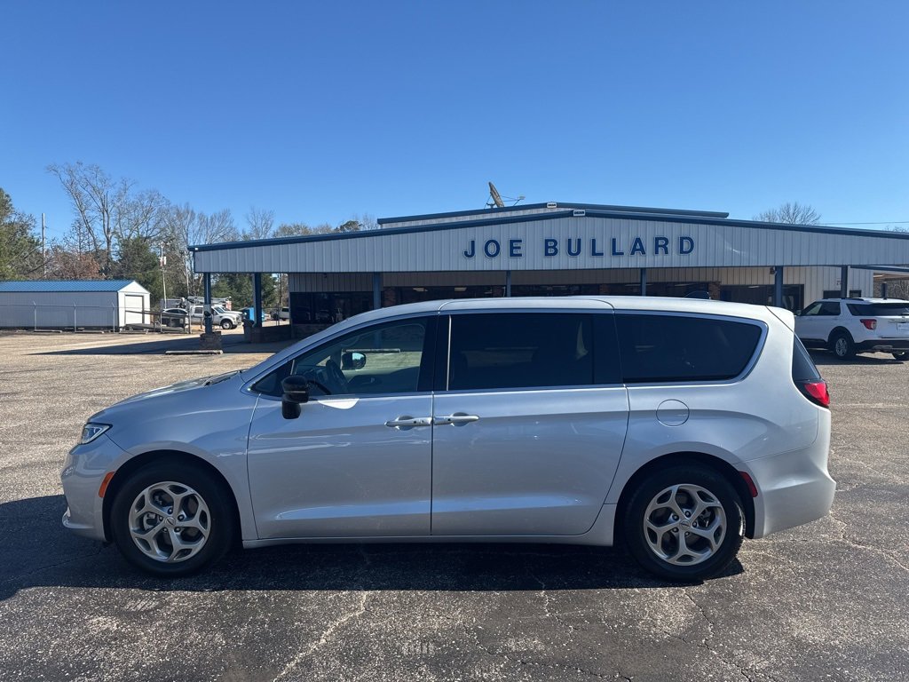 Used 2024 Chrysler Pacifica Limited image 19