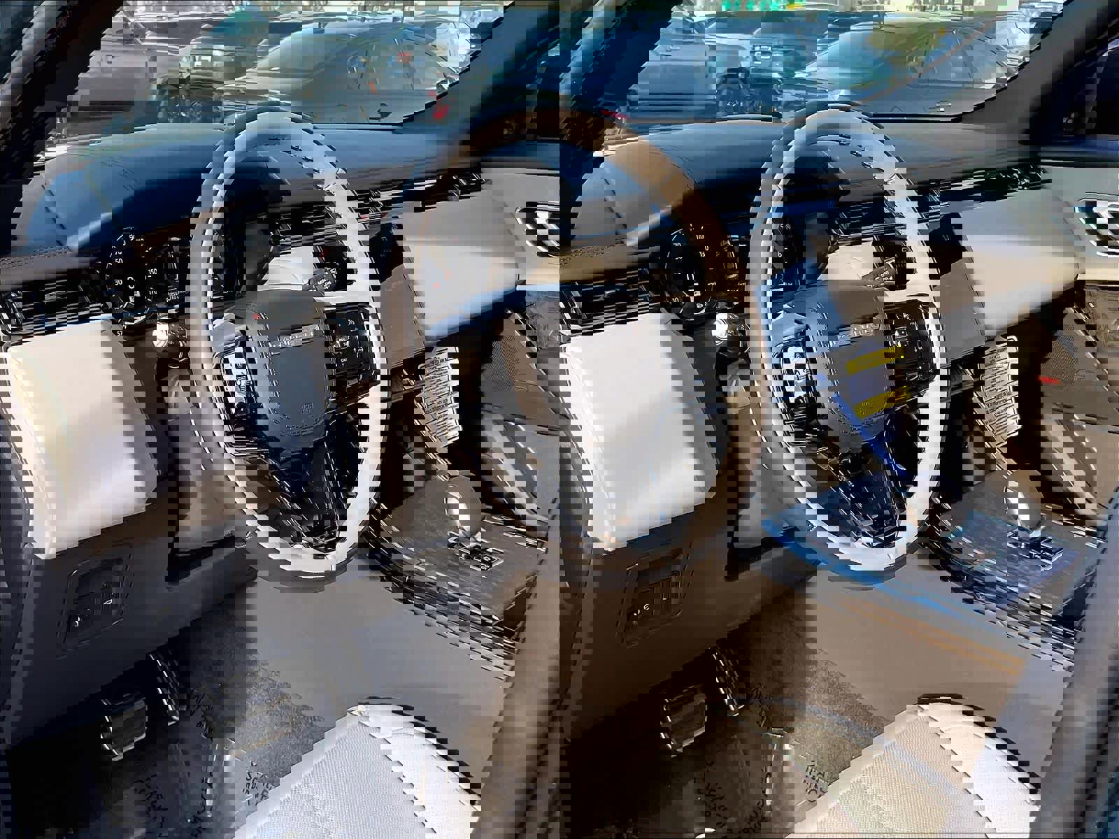 New 2026 Land Rover Range Rover Velar Dynamic SE image 8