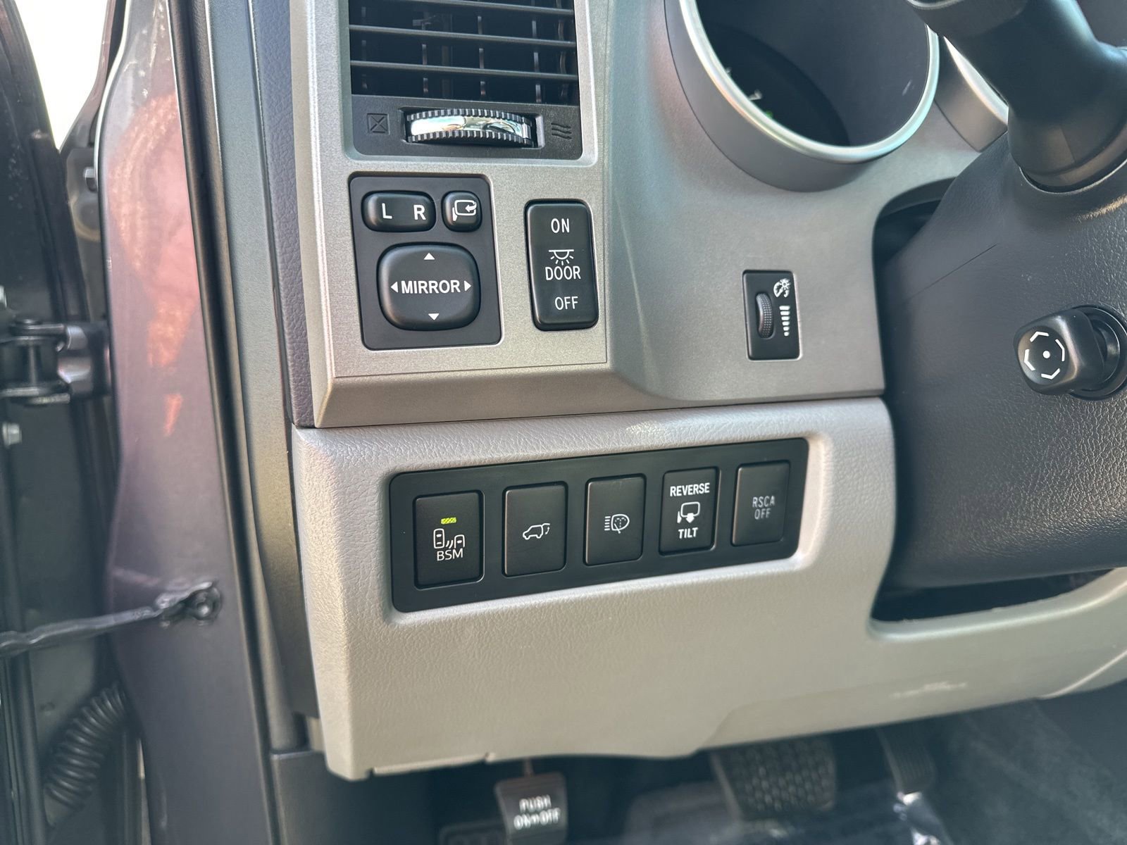 Used 2014 Toyota Sequoia Platinum AWD/4WD image 15