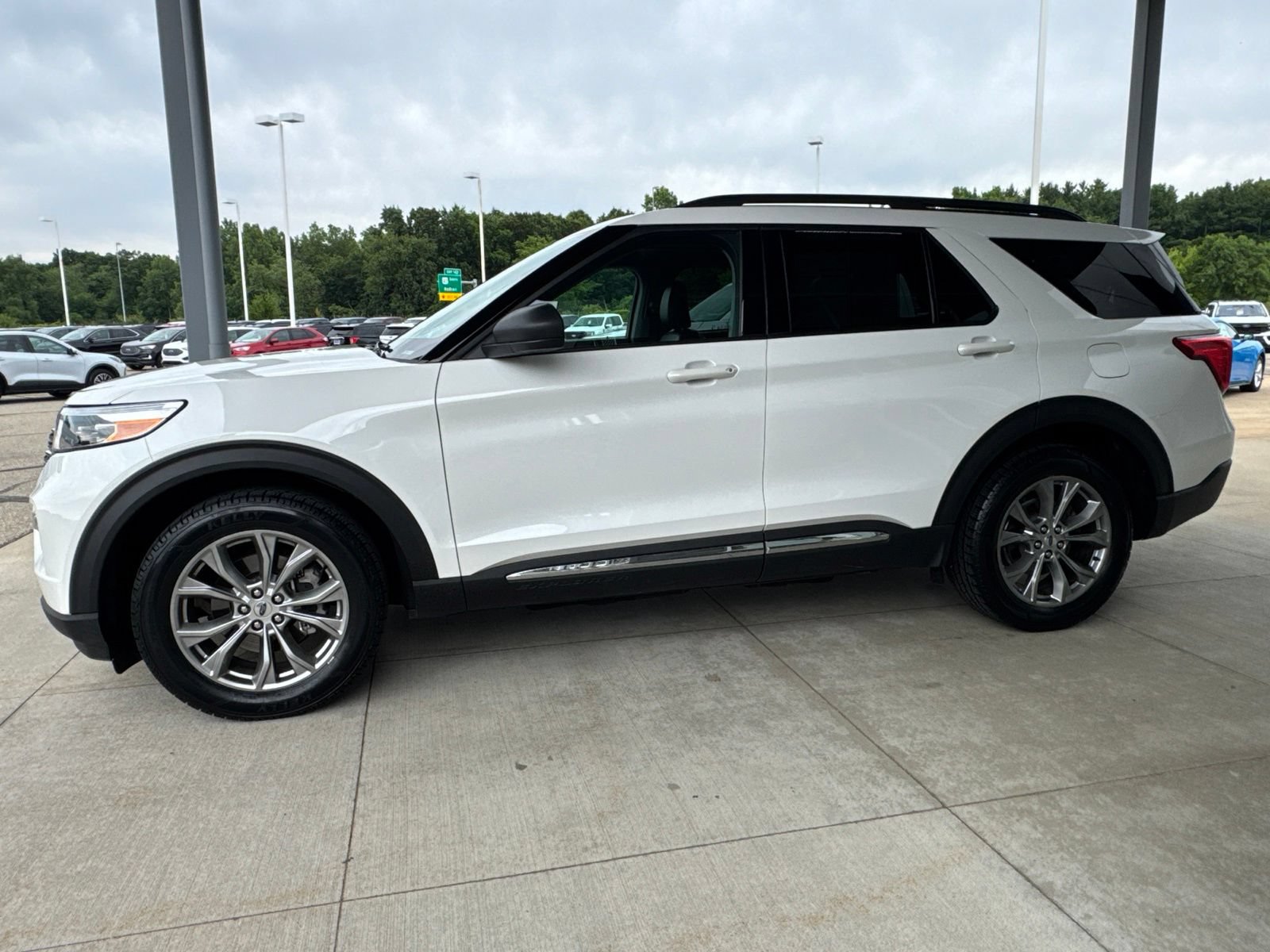 Certified 2023 Ford Explorer XLT w/ Equipment Group 202A AWD/4WD image 4