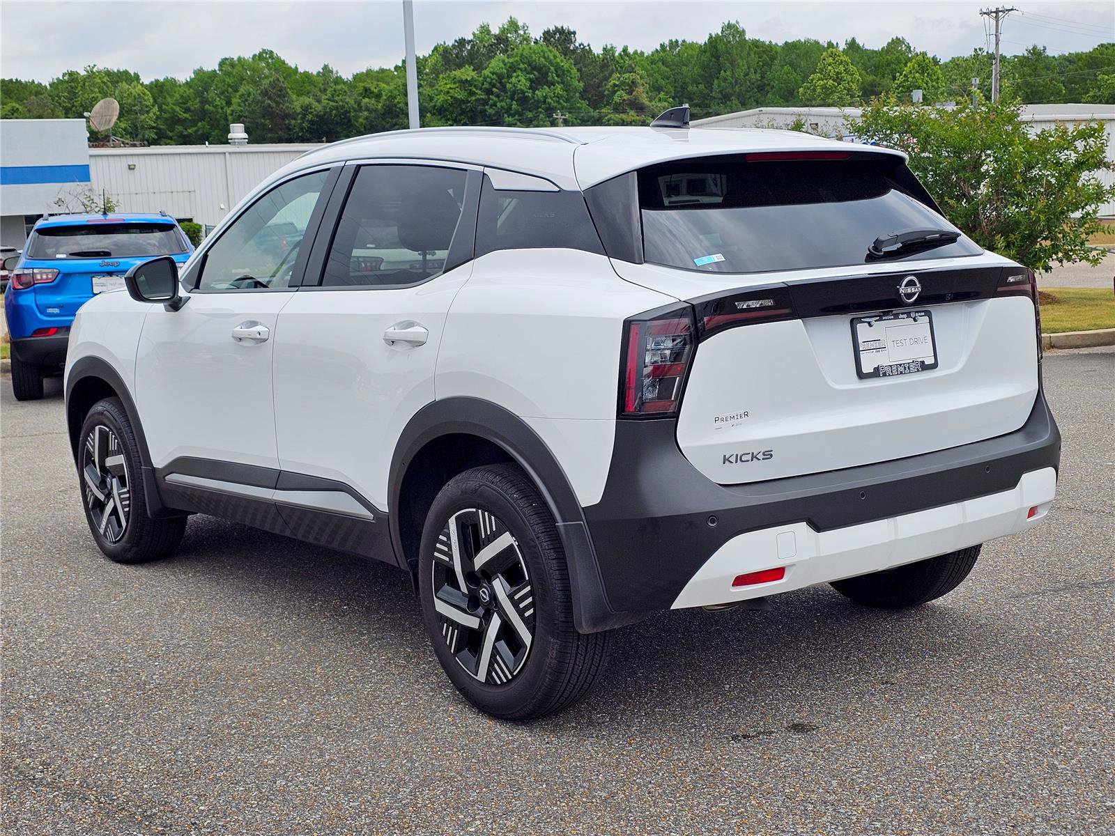 Used 2026 Nissan Kicks SV FWD image 12
