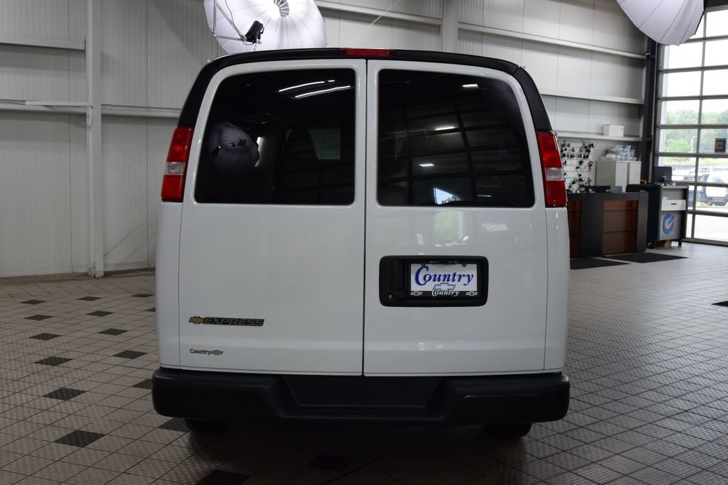 New 2026 Chevrolet Express 3500 LS RWD image 4