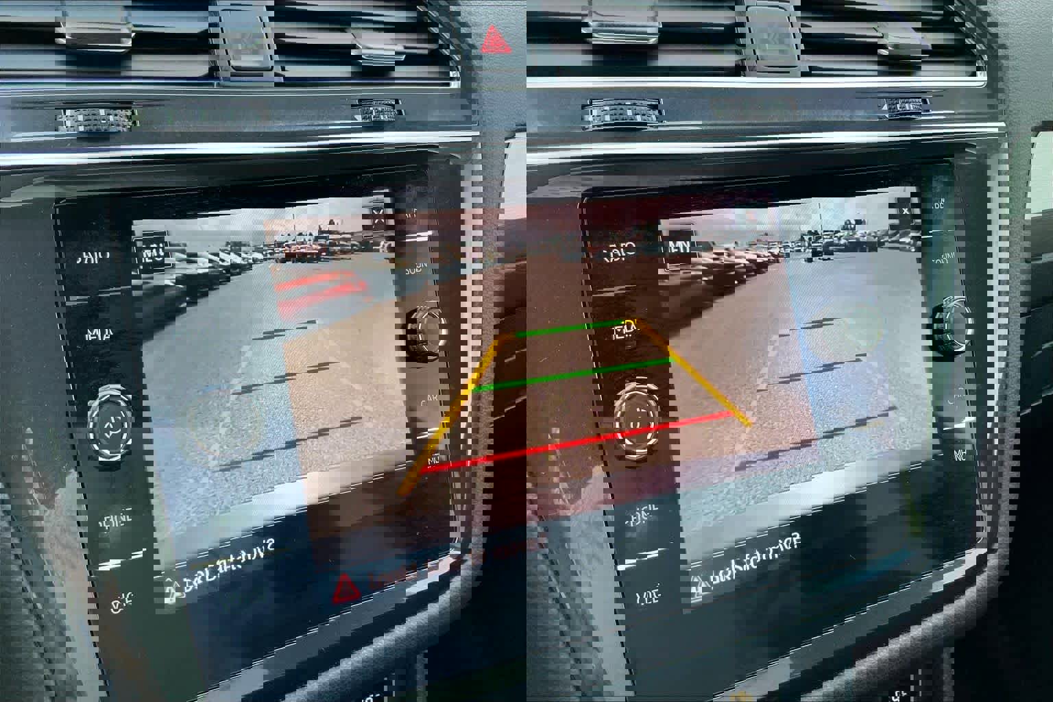 Used 2020 Volkswagen Tiguan SE image 27