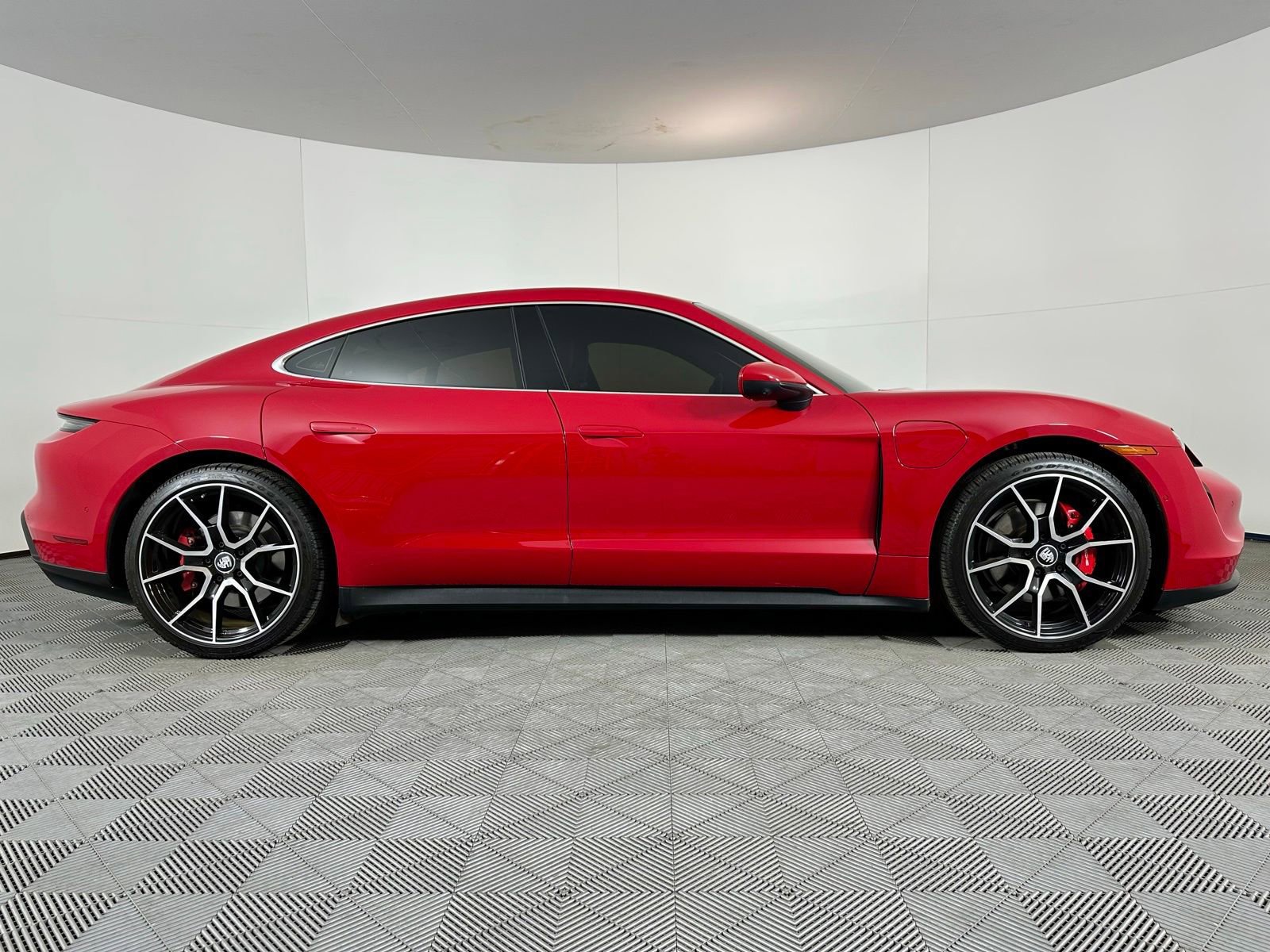 Used 2024 Porsche Taycan 4S w/ Premium Package image 26