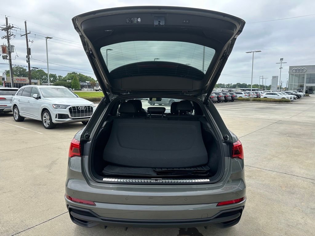 Certified 2025 Audi Q3 2.0T Premium w/ Convenience Package AWD/4WD image 9