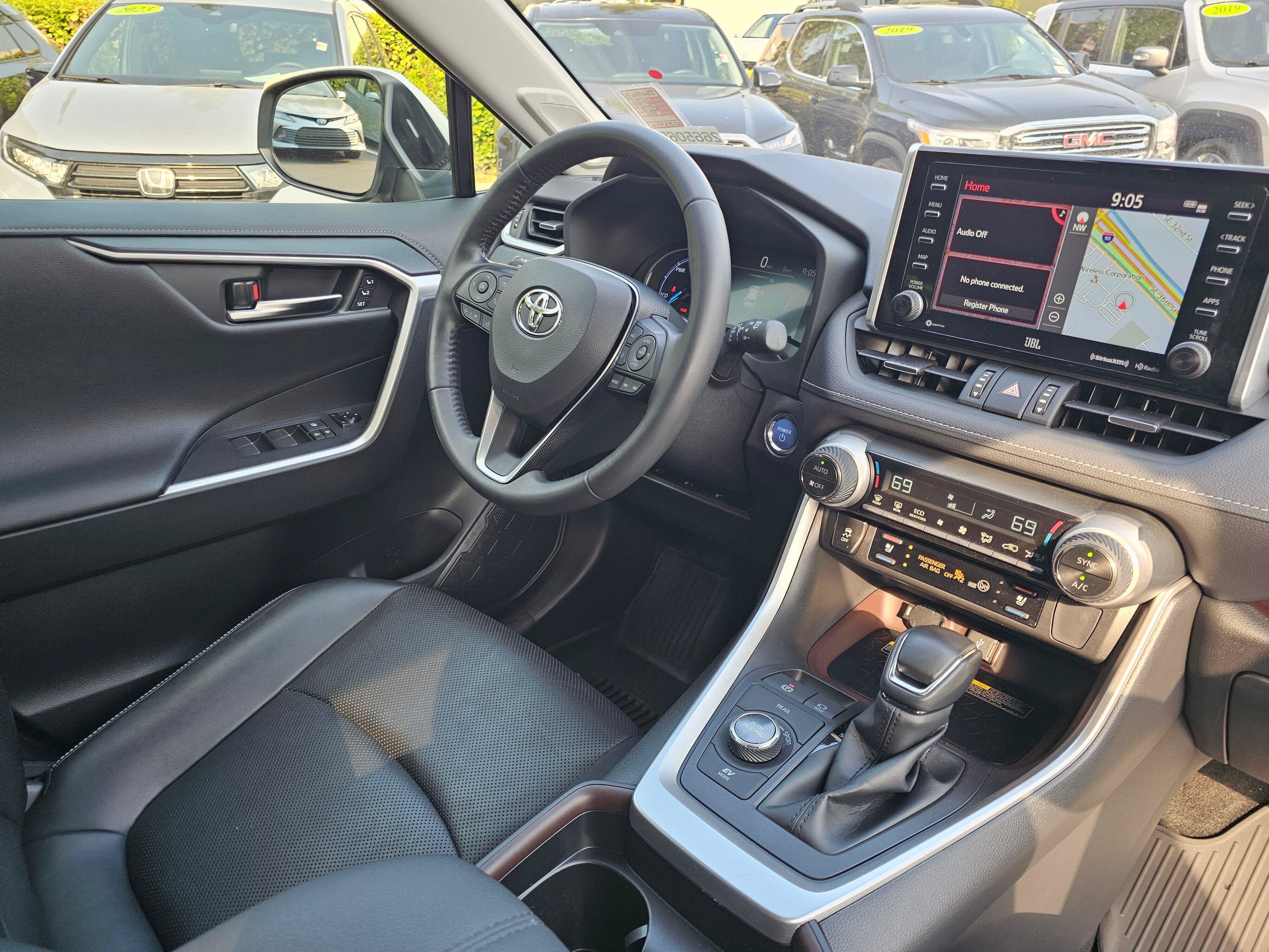 Used 2020 Toyota RAV4 Limited AWD/4WD image 10