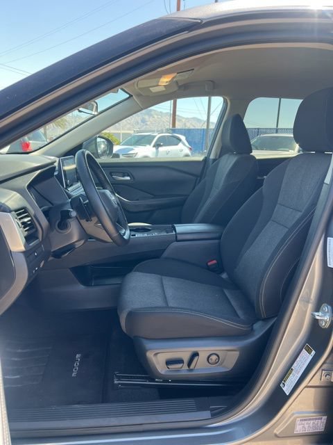 Used 2025 Nissan Rogue SV FWD image 25