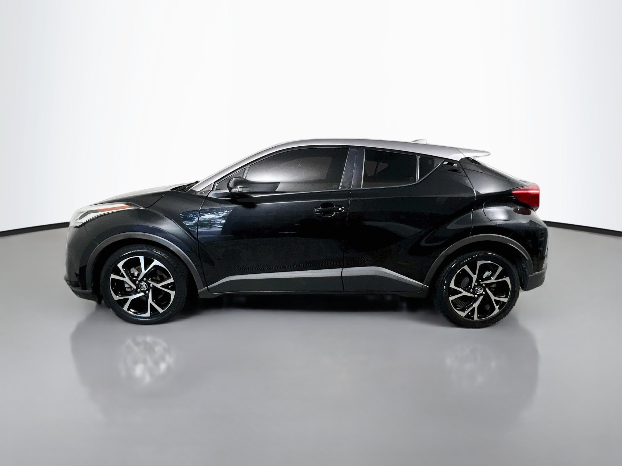Used 2020 Toyota C-HR XLE FWD image 9