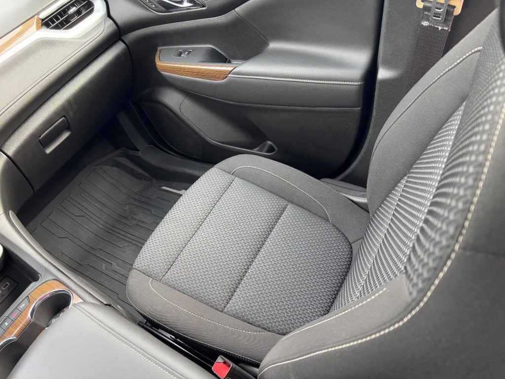 Used 2023 GMC Acadia SLE w/ Driver Convenience Package FWD image 19