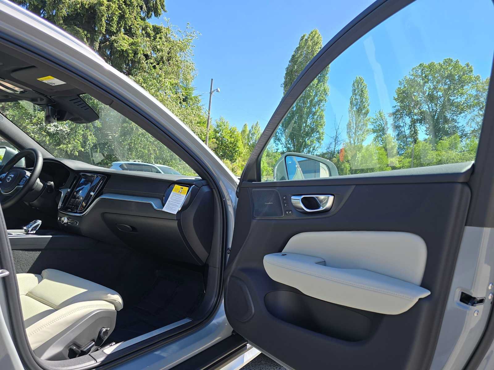 New 2026 Volvo V60 B5 Cross Country Ultra w/ Climate Package AWD/4WD image 11