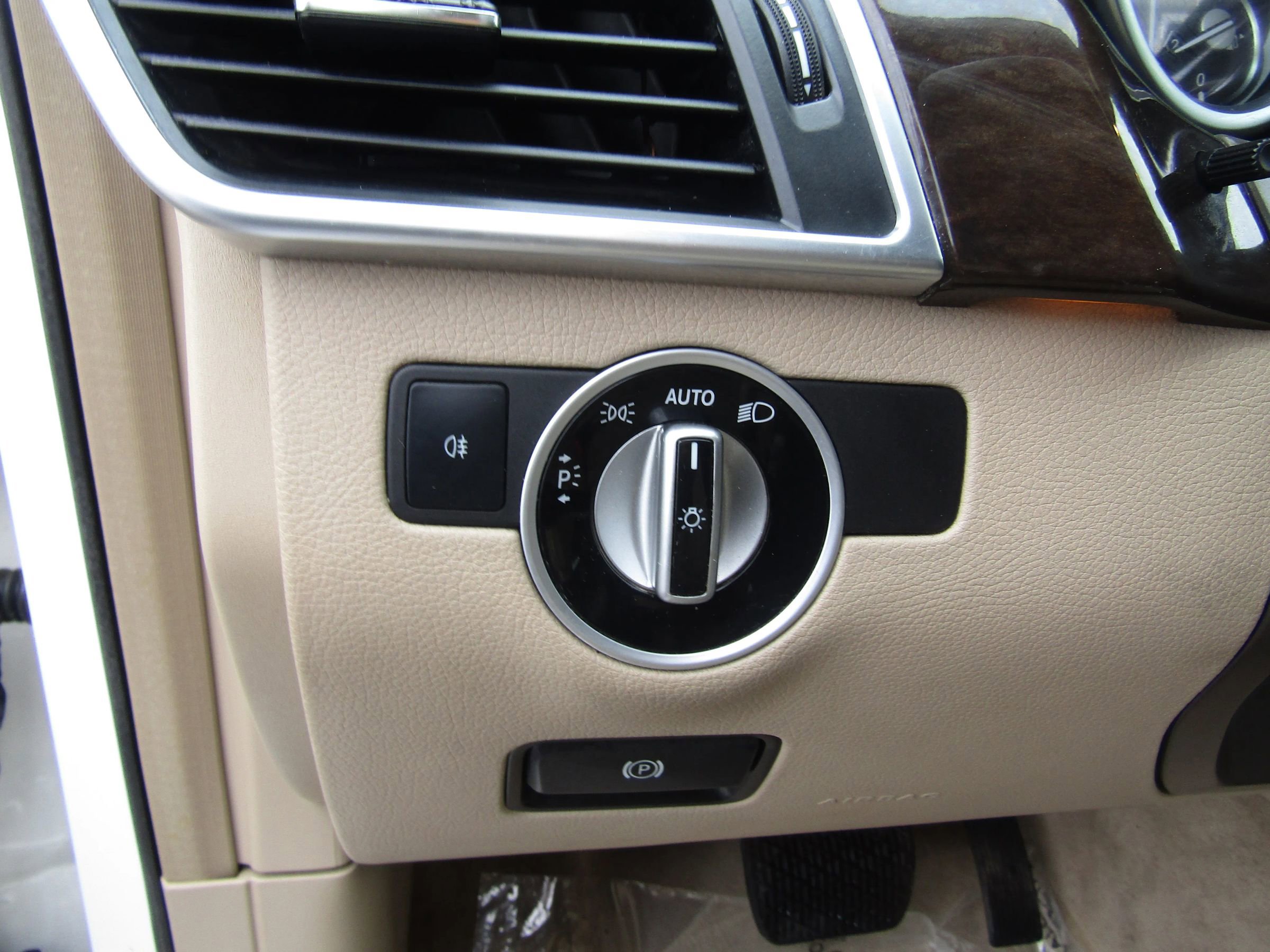 Used 2015 Mercedes-Benz GL 320 BlueTEC 4MATIC image 21