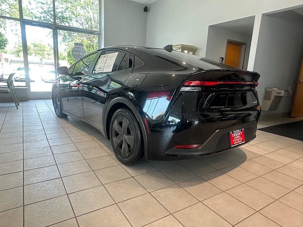 Certified 2025 Toyota Prius LE FWD image 3