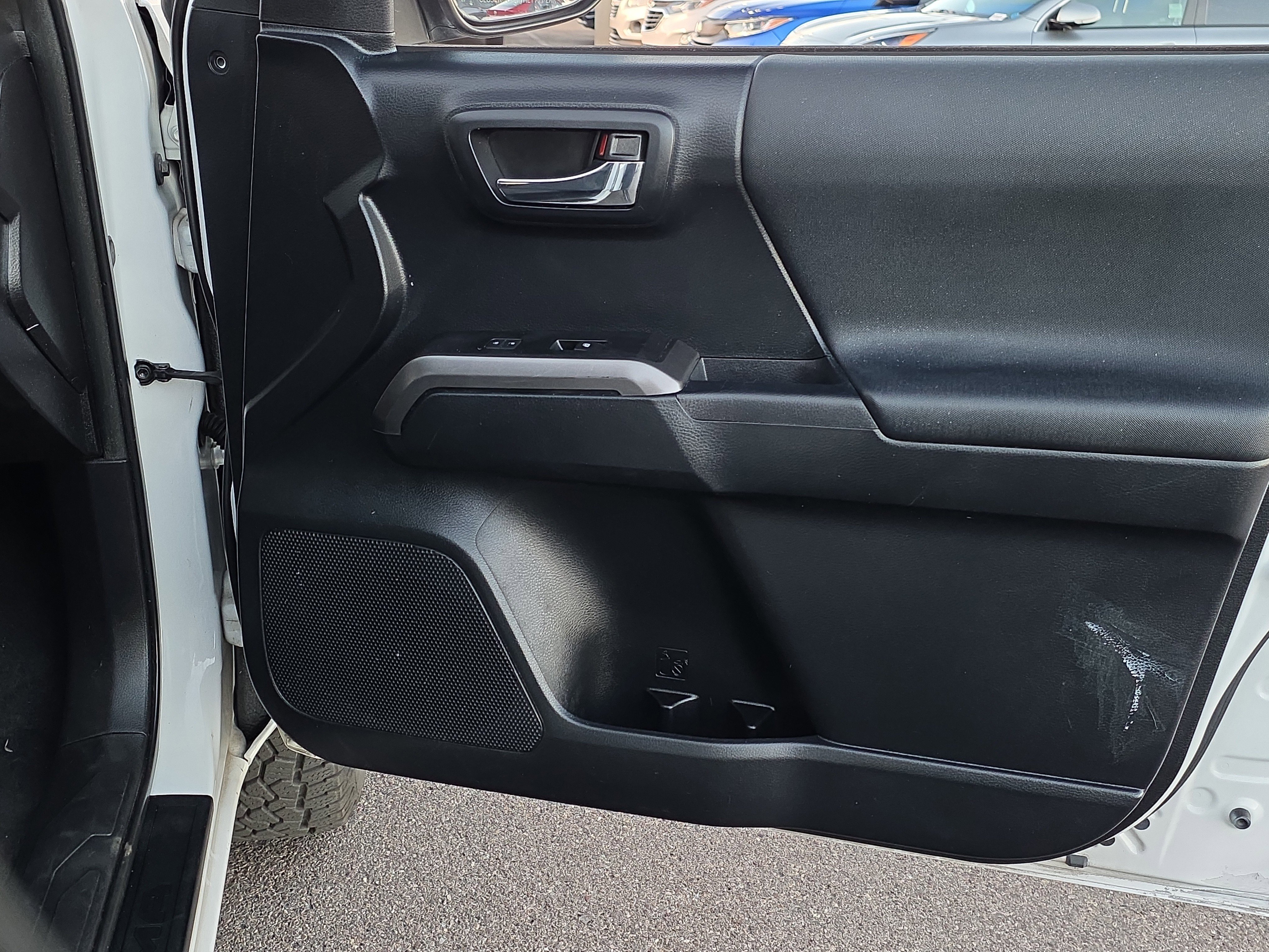 Used 2016 Toyota Tacoma TRD Off-Road w/ Towing Package image 26