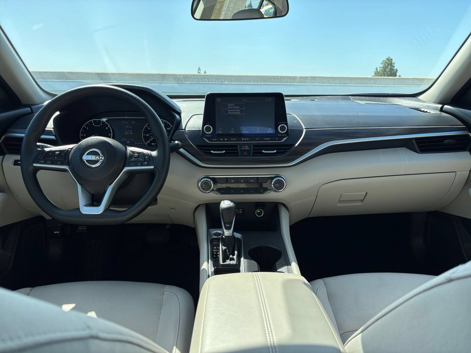 Used 2025 Nissan Altima 2.5 SV FWD image 31