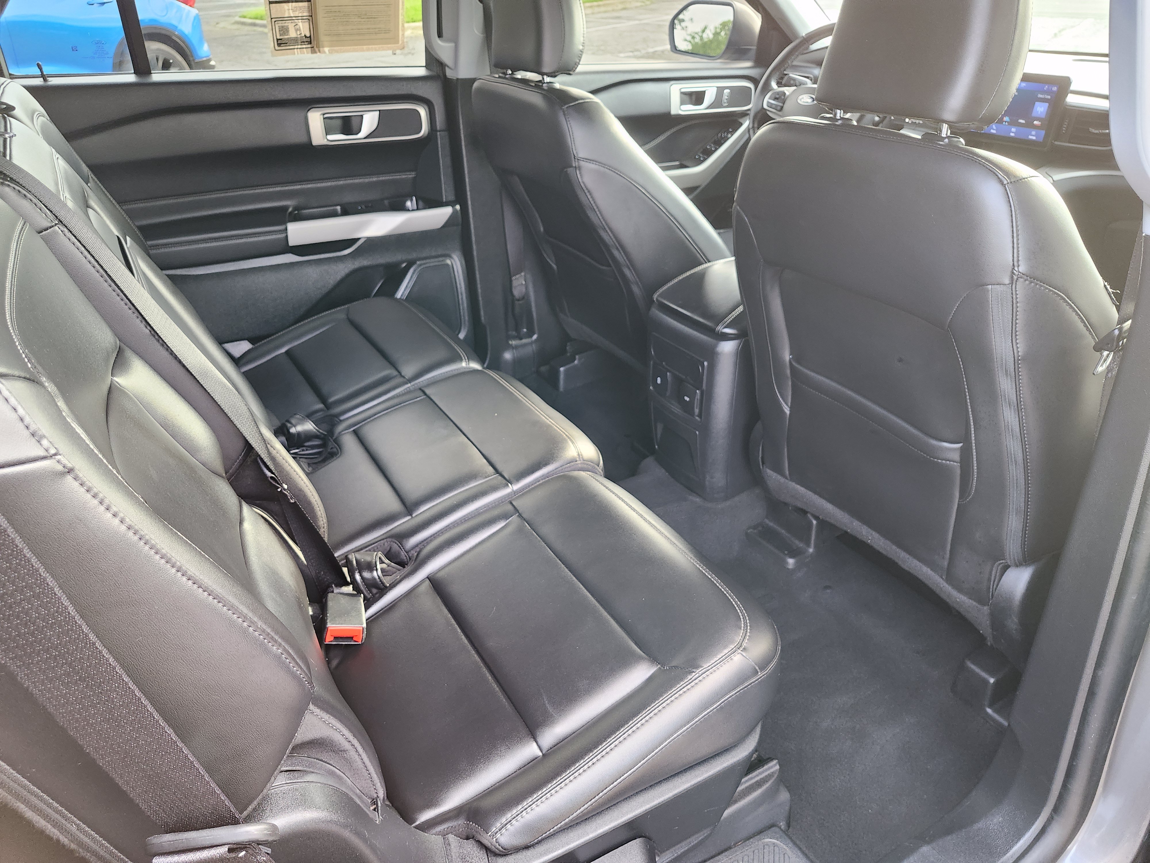 Used 2024 Ford Explorer XLT w/ Equipment Group 202A RWD image 20