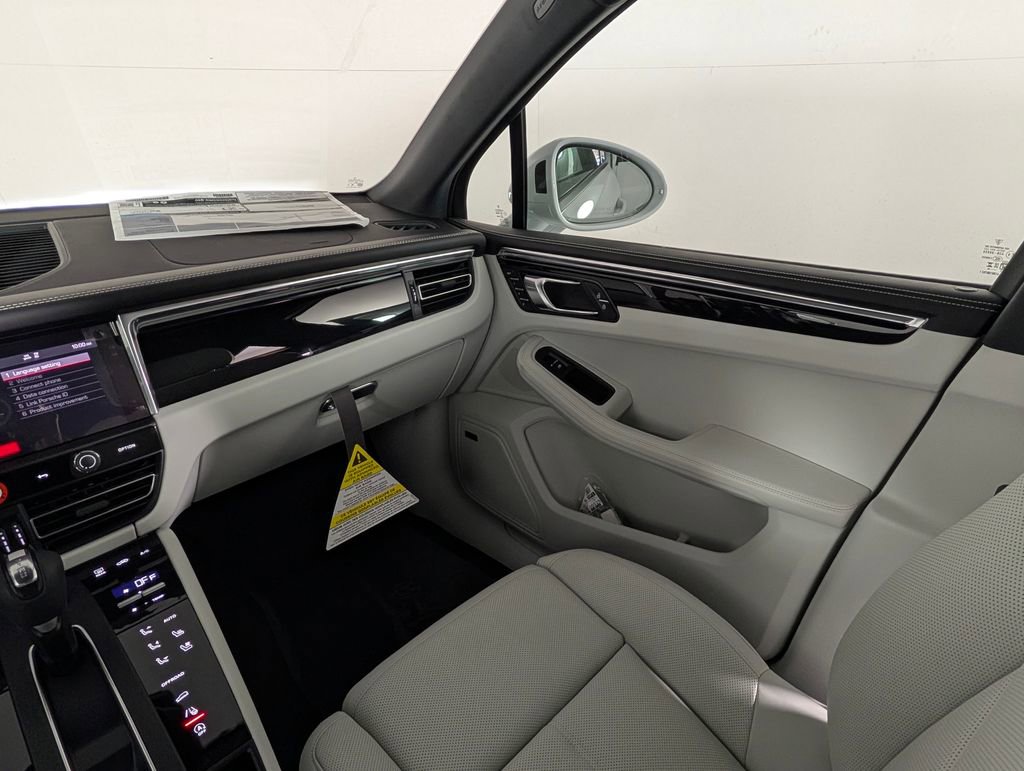 New 2026 Porsche Macan image 23