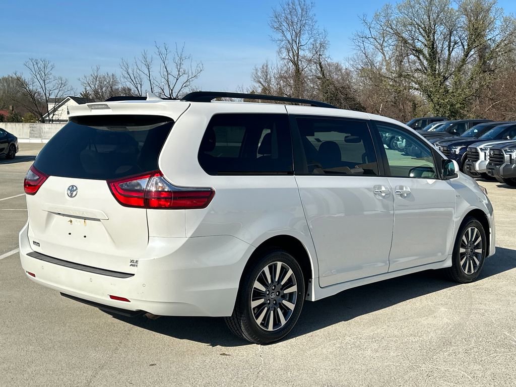 Used 2020 Toyota Sienna XLE Premium image 3